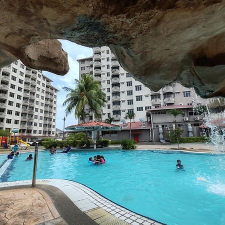 3 Bedroom Seaview Condo @ Glory Beach Resort, Port Dickson Exteriör bild