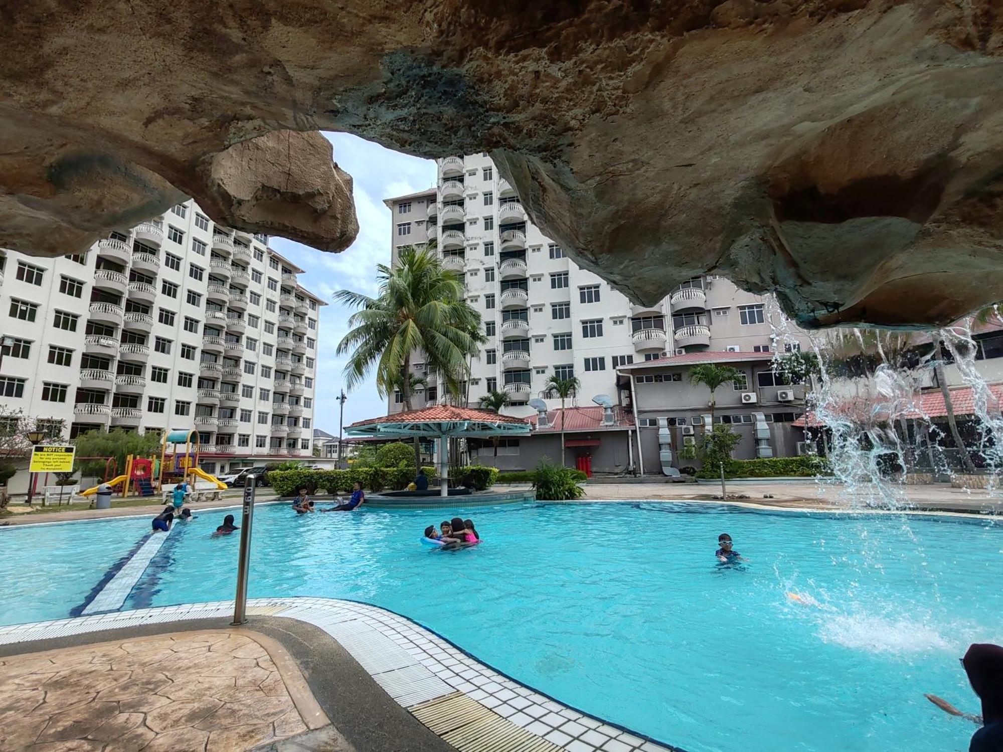 3 Bedroom Seaview Condo @ Glory Beach Resort, Port Dickson Exteriör bild