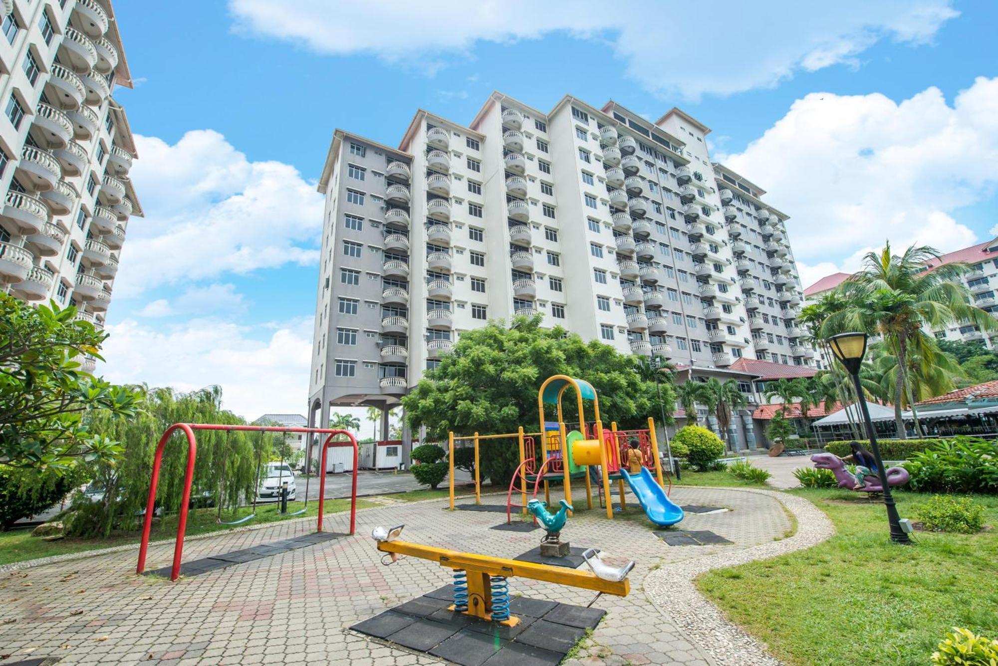 3 Bedroom Seaview Condo @ Glory Beach Resort, Port Dickson Exteriör bild